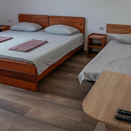 Pensiunea Giulia Home Dezmir Esterno foto