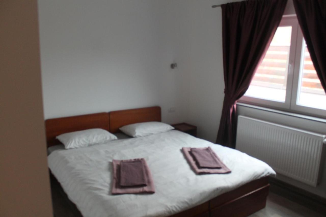 Pensiunea Giulia Home Dezmir Esterno foto