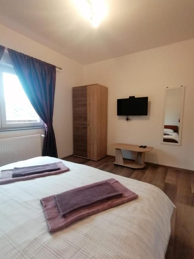 Pensiunea Giulia Home Dezmir Esterno foto